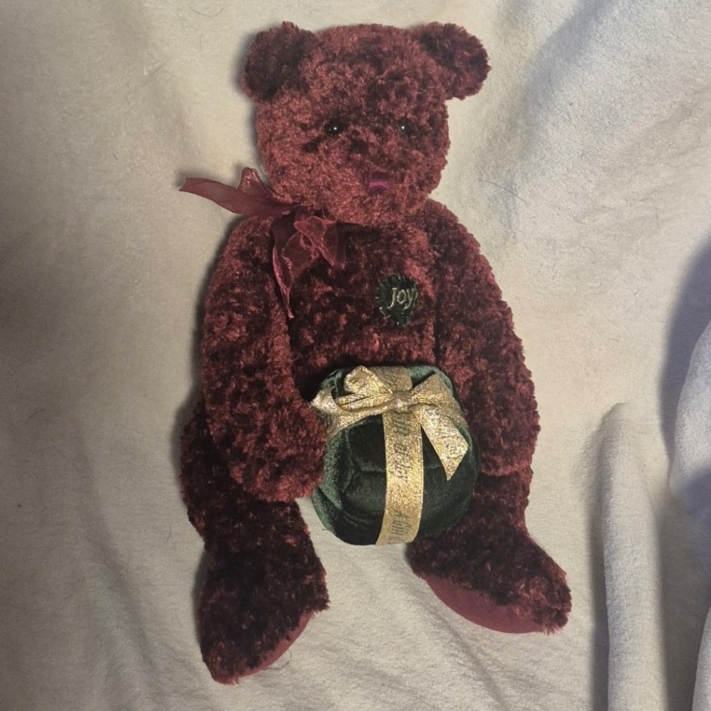 Gund Joy Holiday Teddy Bear Burgundy Plush Heart Patch Gift Box Accessory